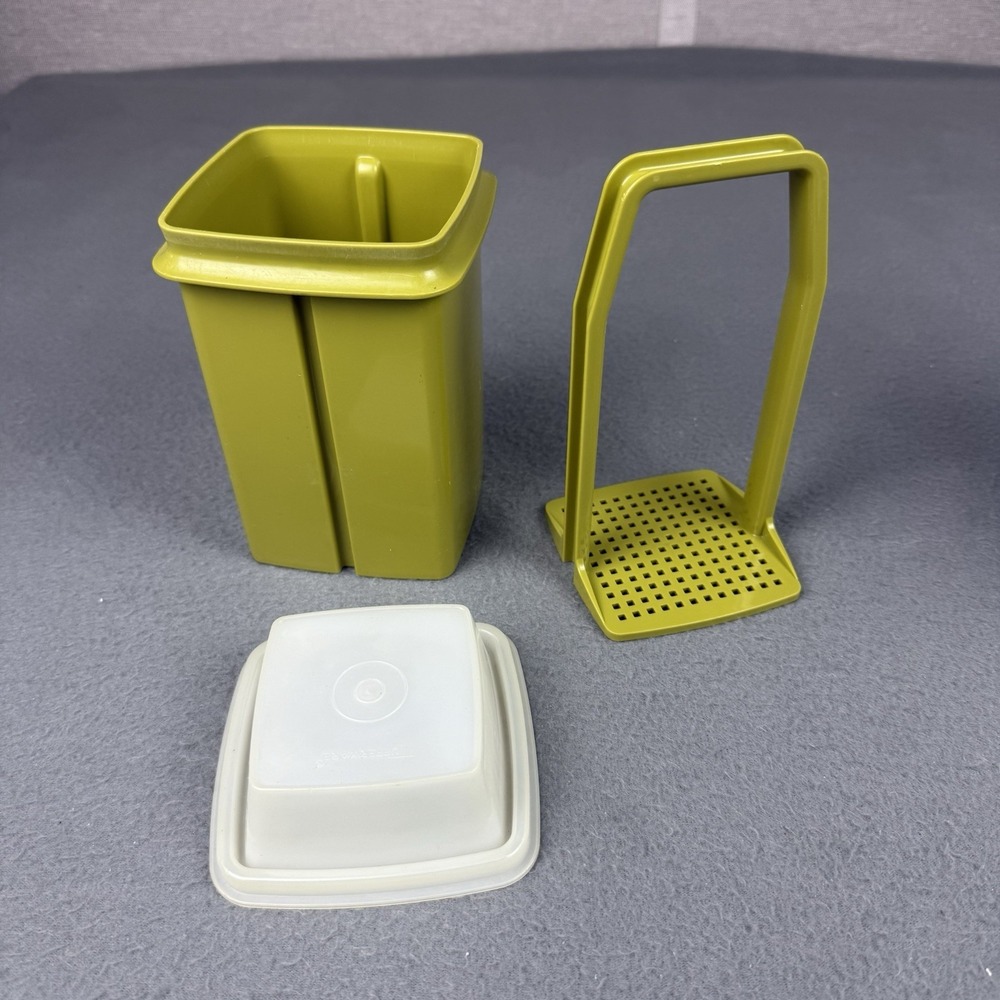 Vintage Tupperware 1330-9 Pick-A-Deli Pickle Keeper 3-Piece Container 7.5"